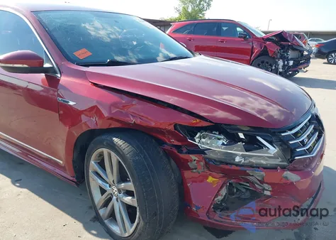 2017 Volkswagen Passat 1.8T R-Line z USA, uszkodzony, nr VIN 1VWDT7A33HC046987